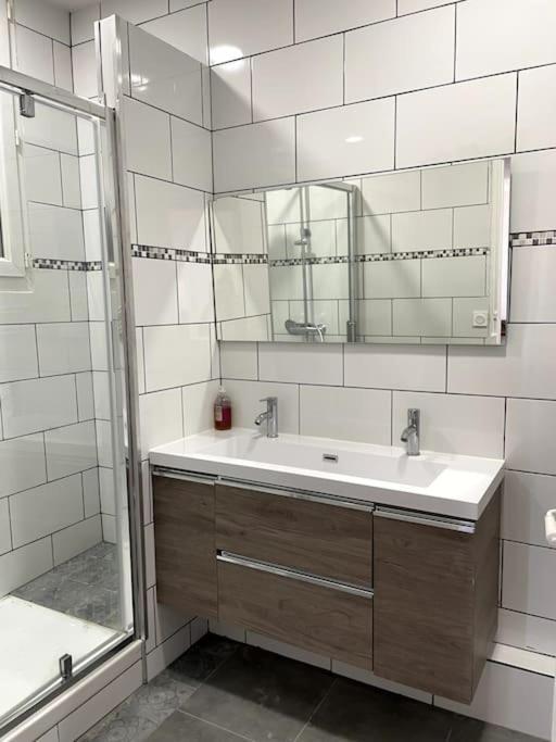 Apartment Le Triomphe Central, 8 Pax 3 Marseilles