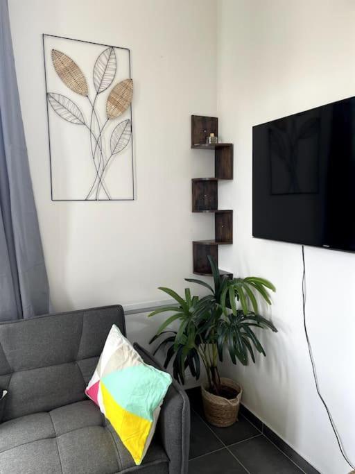 Le Triomphe Central, 8 Pax 3 * Marseilles